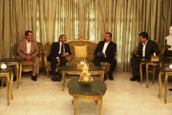 الأمين العام للاتحاد الإسلامي الكردستاني يزور الاتحاد الوطني الكردستاني