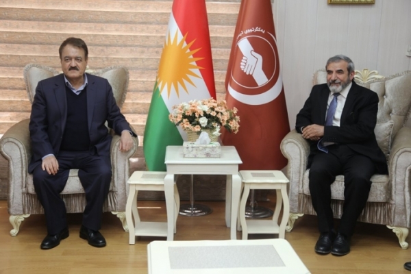 الأمين العام للاتحاد الإسلامي الكردستاني يستقبل وفدا من الاتحاد الوطني الكردستاني