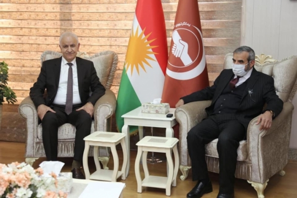 الأمين العام للاتحاد الإسلامي الكردستاني يستقبل عددا من الشخصيات السياسية والثقافية