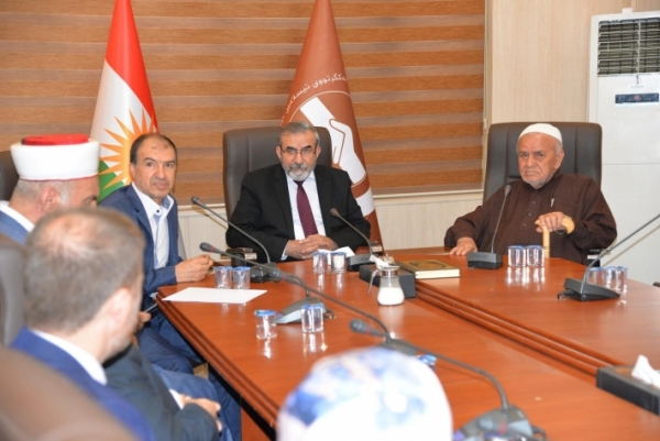 الأمين العام للاتحاد الإسلامي الكردستاني يجتمع بأعضاء مجلس الشورى العام