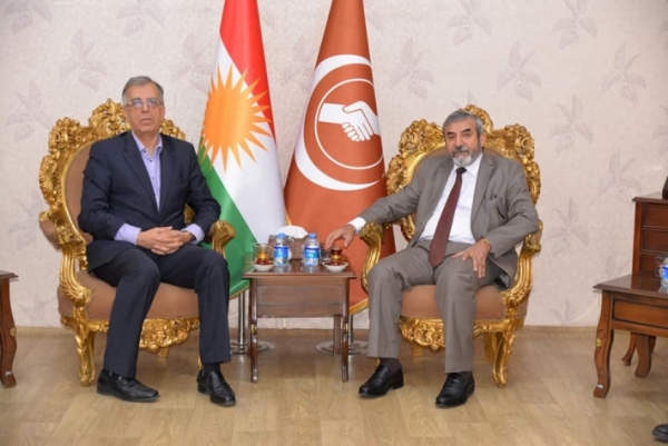 الأمين العام للاتحاد الإسلامي الكردستاني يستقبل وفدا رفيعا من الحزب الشيوعي الكردستاني