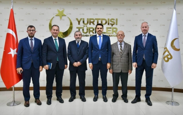 الأمين العام للاتحاد الإسلامي الكردستاني يزور عدة مؤسسات في تركيا