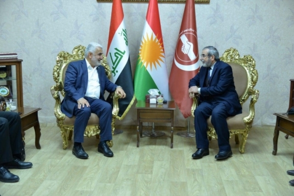 الأمين العام للاتحاد الإسلامي الكردستاني يستقبل وفدا من هودابار